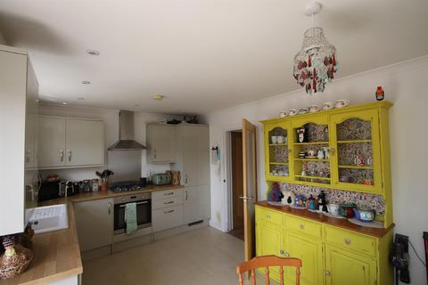 3 bedroom semi-detached house to rent, Silcombe Lane, Freshwater