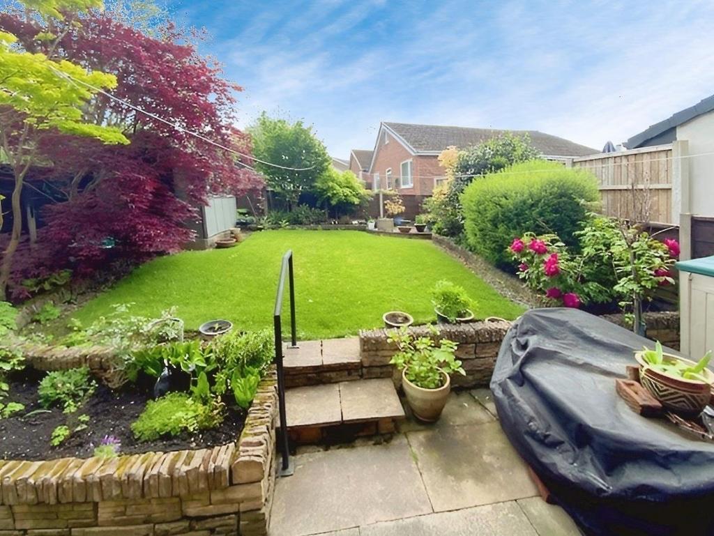 B8c0ed3c-garden.jpg