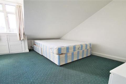 2 bedroom flat to rent, NW10