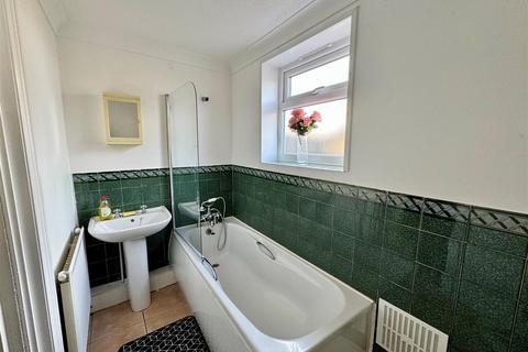 4 bedroom end of terrace house to rent, Gordon Road, Southend-On-Sea