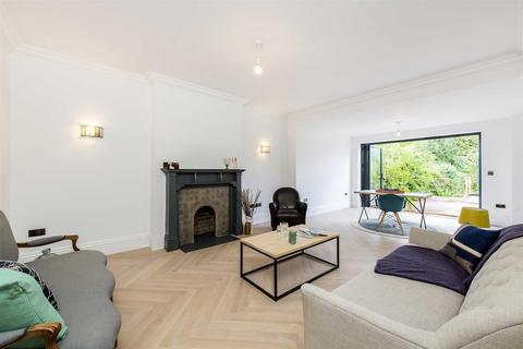 3 bedroom flat for sale, Chatsworth Road, London, NW2
