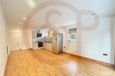 2 bedroom flat to rent, Madeley Road, Ealing, W5