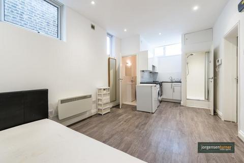 Studio to rent, Uxbridge Road, Shepherds Bush, London