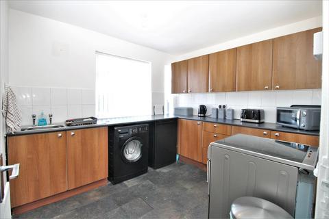 2 bedroom flat to rent, Whitehouse Lane, North Shields