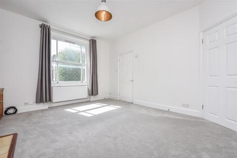 2 bedroom flat to rent, Sheen Road Richmond On Thames Surrey