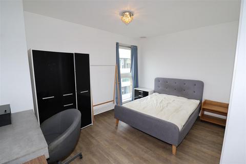 2 bedroom apartment to rent, Pell Street, London