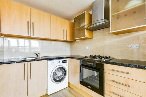 4 bedroom flat to rent, Yelverton Road, Battersea SW11