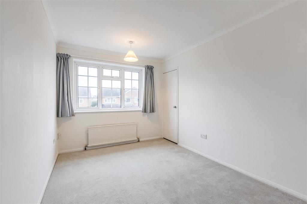 5 Acacia Drive, Woodham, KT15 3 SH - 17.jpg