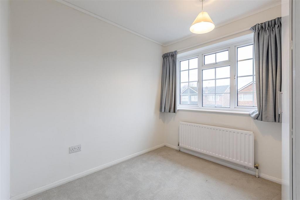 5 Acacia Drive, Woodham, KT15 3 SH - 19.jpg