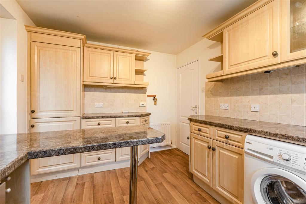 5 Acacia Drive, Woodham, KT15 3 SH - 12.jpg