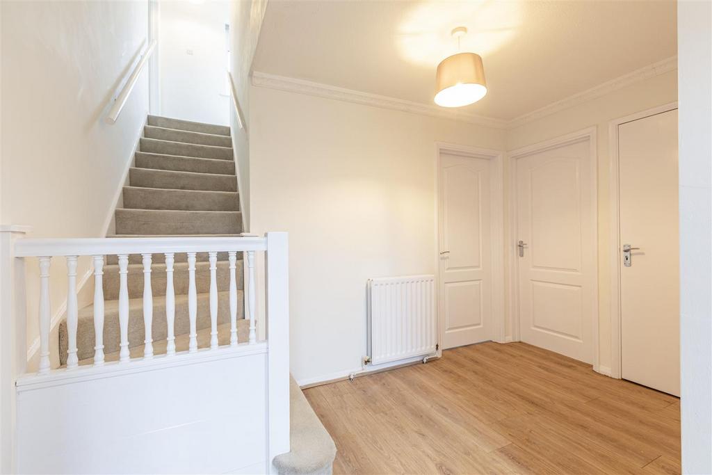 5 Acacia Drive, Woodham, KT15 3 SH - 14.jpg