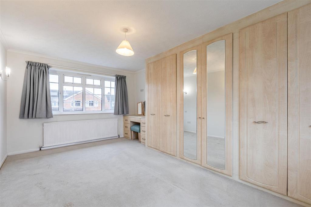 5 Acacia Drive, Woodham, KT15 3 SH - 15.jpg