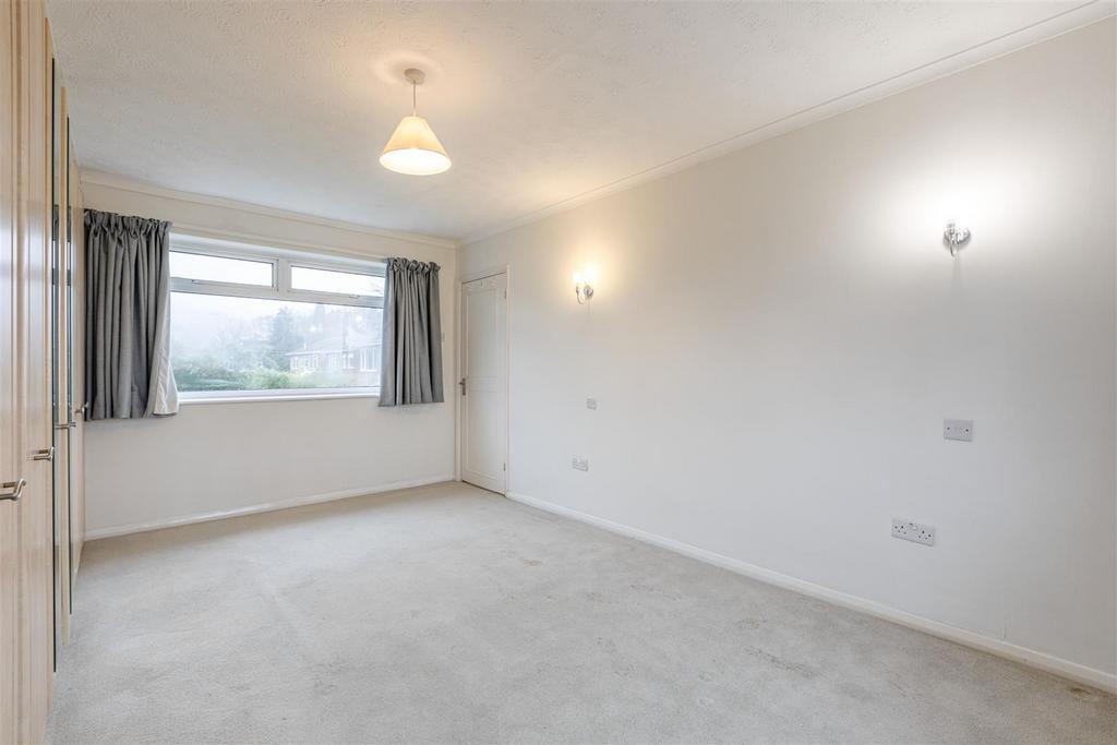5 Acacia Drive, Woodham, KT15 3 SH - 16.jpg