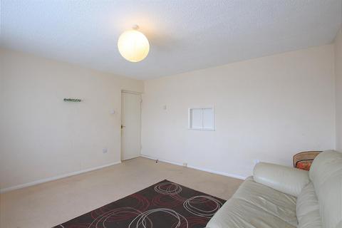 2 bedroom apartment to rent, Field Road, Feltham TW14