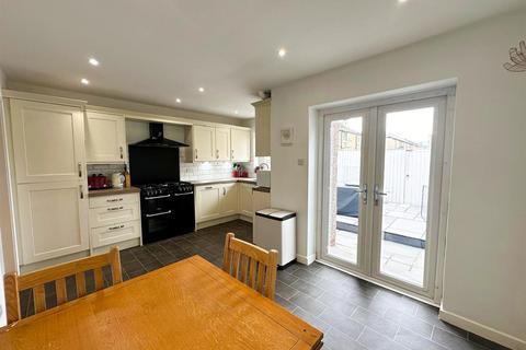 3 bedroom terraced house for sale, Park Road, Cross Hills