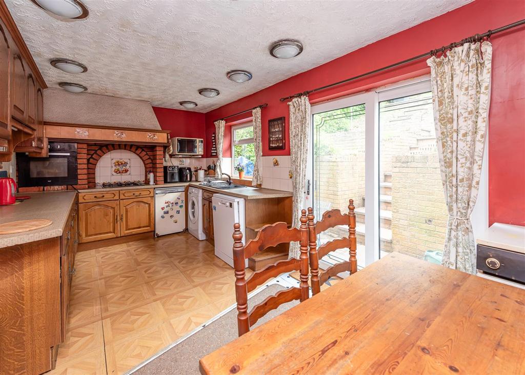 10 The Holloway-kitchen.jpg