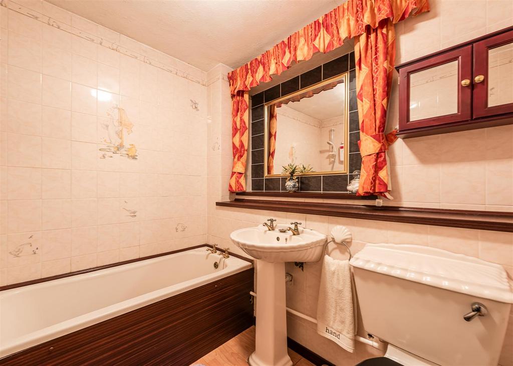 10 The Holloway-bathroom.jpg