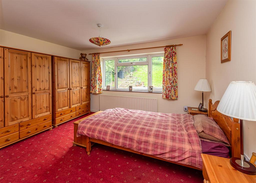 10 The Holloway-bed1b.jpg