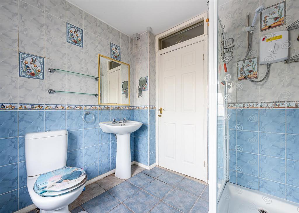 10 The Holloway-bed1 ensuite.jpg