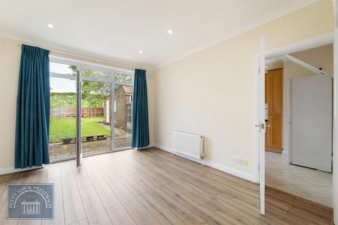 3 bedroom house to rent, Torquay Gardens, Redbridge