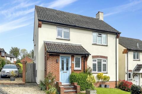 3 bedroom detached house for sale, Kingfisher Close, Salisbury SP2