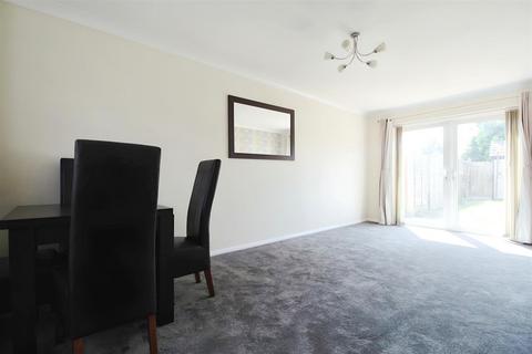 2 bedroom semi-detached house to rent, The Normans, Slough