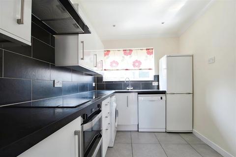 2 bedroom semi-detached house to rent, The Normans, Slough