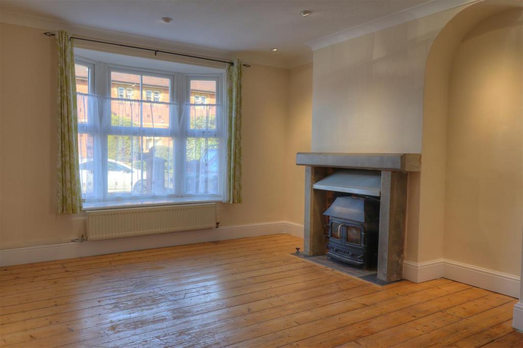 Briar Close, Evesham 3 bed terraced house to rent £950 pcm (£219 pw)