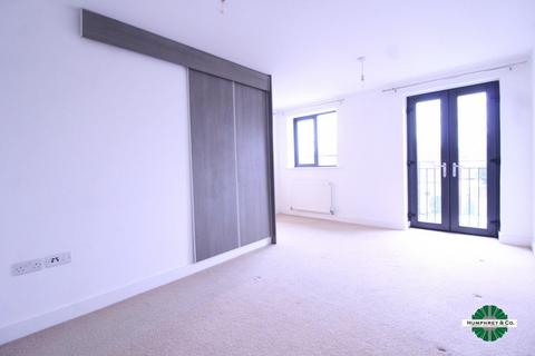 2 bedroom flat to rent, Russells Ride, Cheshunt