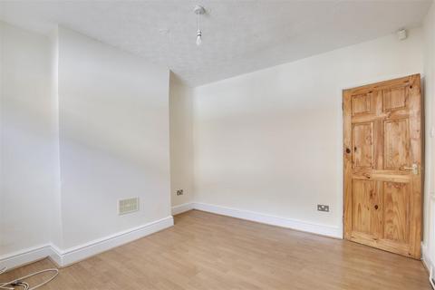 2 bedroom terraced house to rent, Curzon Street, Netherfield NG4