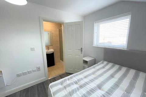 1 bedroom in a house share to rent, Room Q, Woodston, Peterborough, PE2 9HX