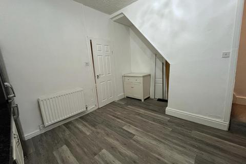 2 bedroom terraced house to rent, Whiteacre Road, Ashton-Under-Lyne OL6