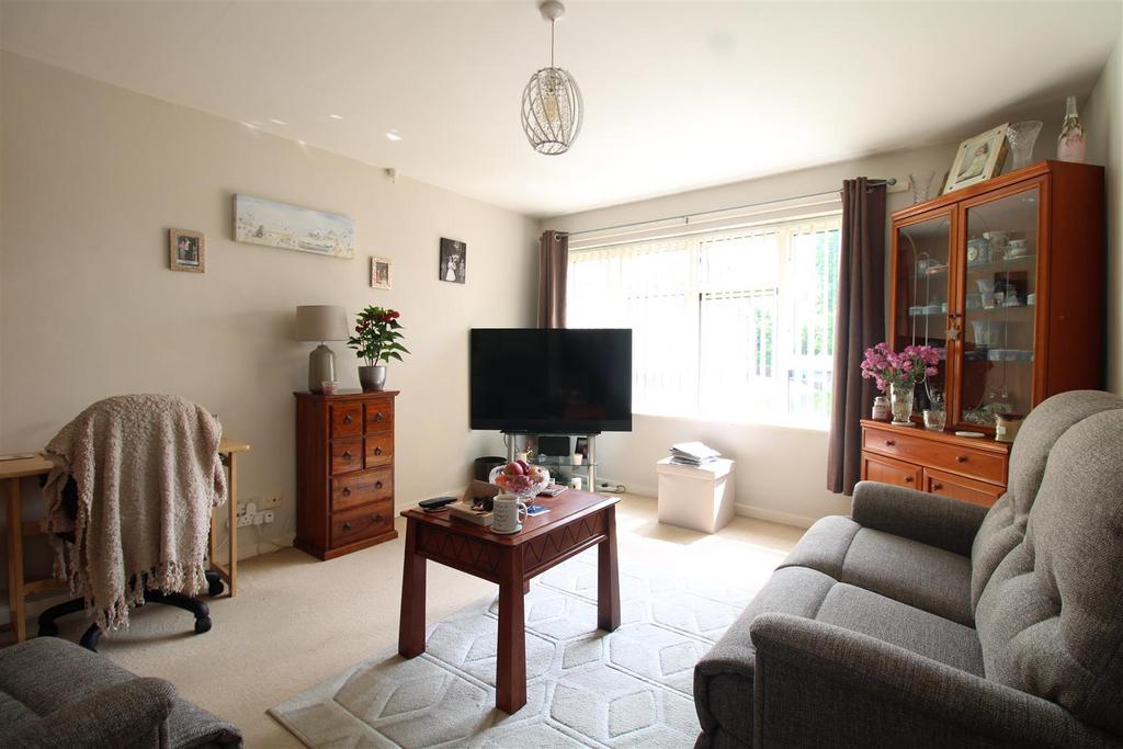 Chawn Hill Close, Stourbridge 1 bed apartment for sale £95,000