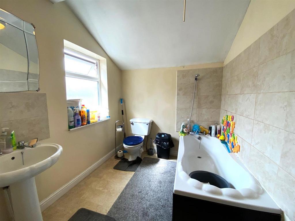 Bathroom suite.jpg