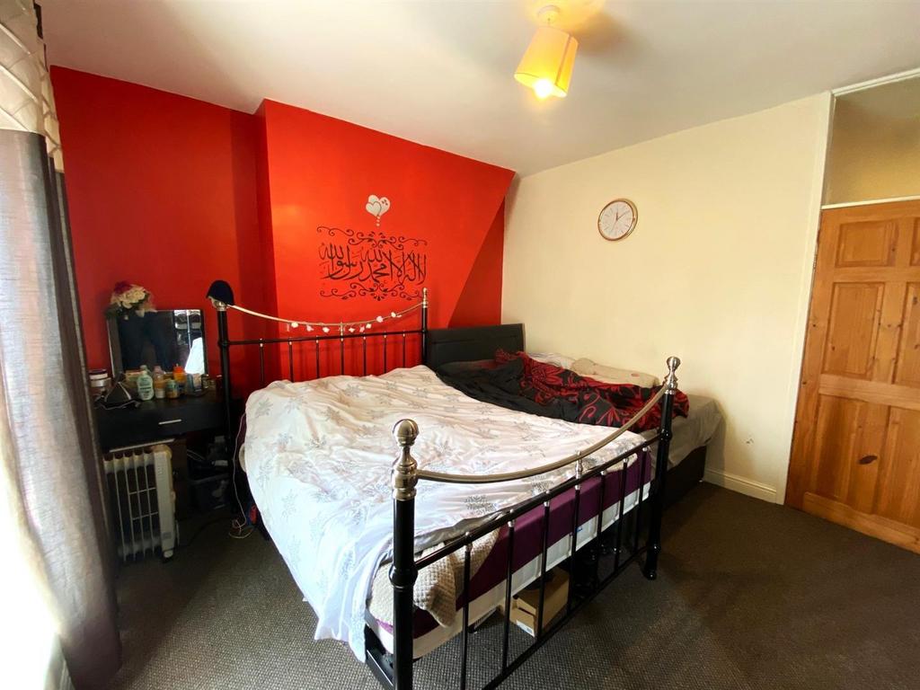 Bedroom 1.jpg