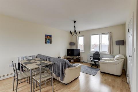 2 bedroom flat for sale, Knightsyard Court, Long Eaton NG10