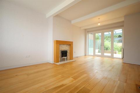 3 bedroom semi-detached house to rent, Chiltern Road