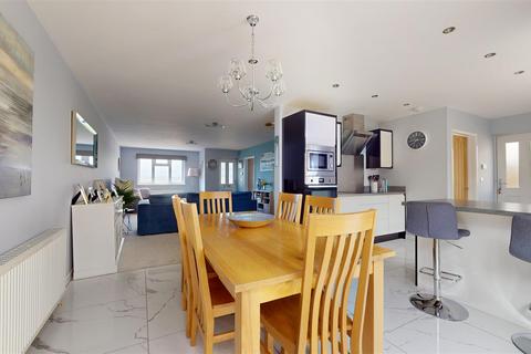 4 bedroom detached house for sale, Bristol Road, Radstock