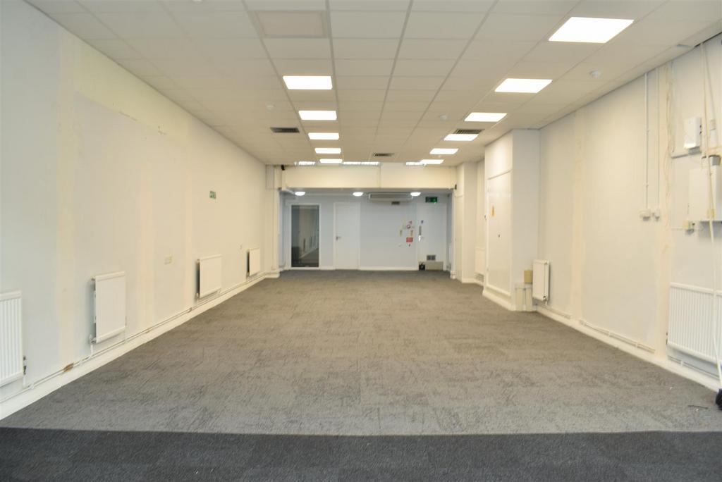 The Broadway, Loughton Shop to rent £1,875 pcm (£433 pw)