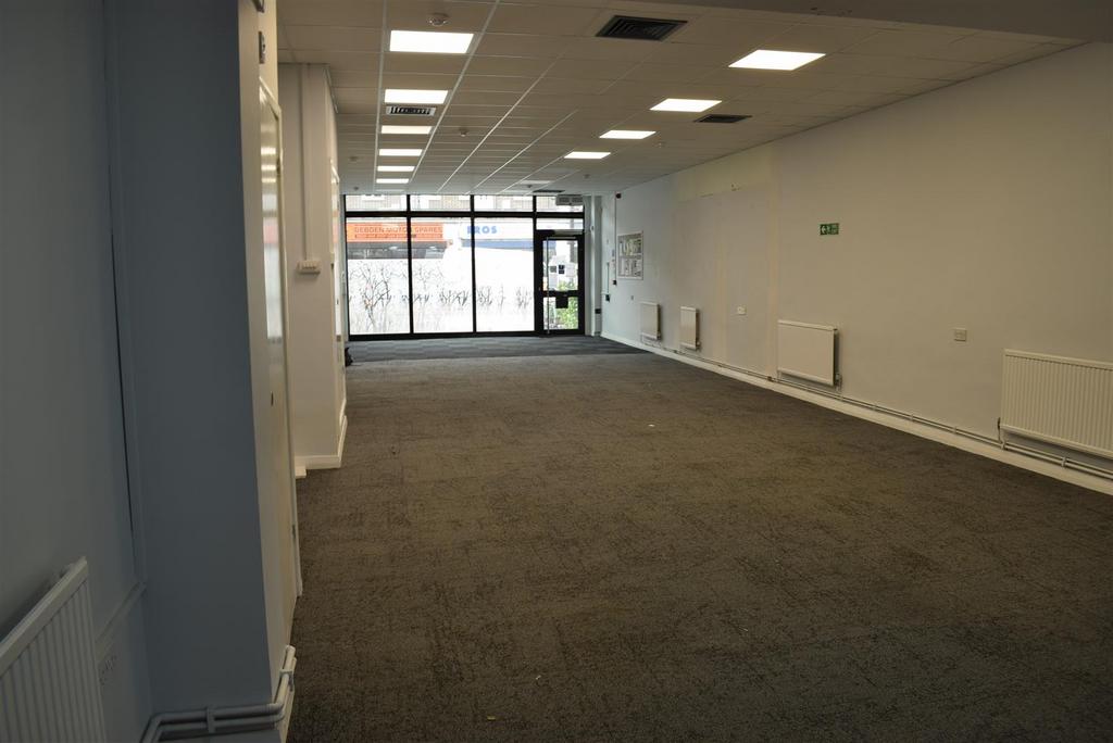 The Broadway, Loughton Shop to rent £1,875 pcm (£433 pw)