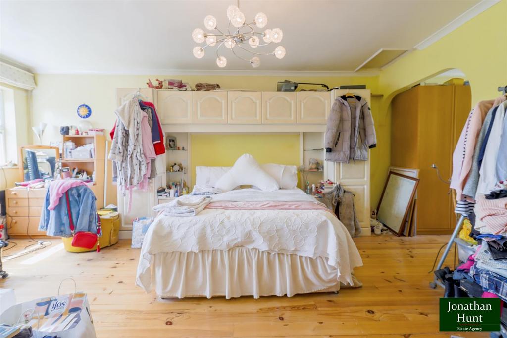 Principle bedroom