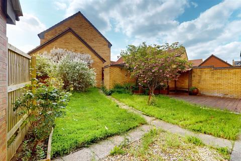 5 bedroom detached house for sale, Gainsborough Close, Grange Farm