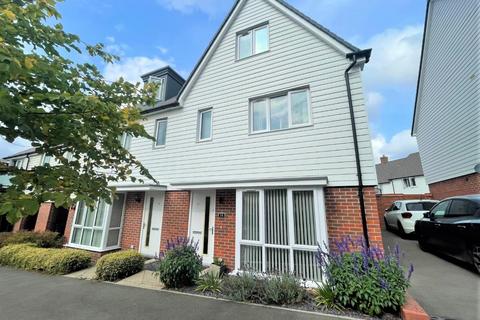 4 bedroom semi-detached house to rent, Repton Park