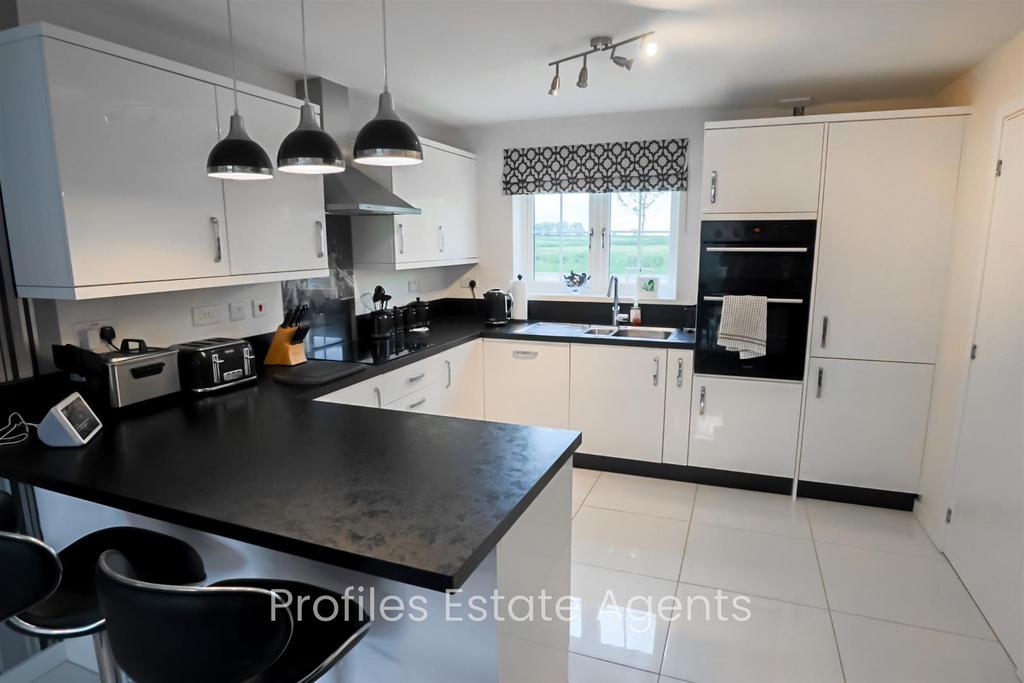 Luxury fitted breakfast kitchen / dining room