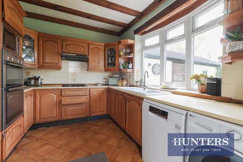 33 Tudor Avenue, Worcester Park, KT4 8TY