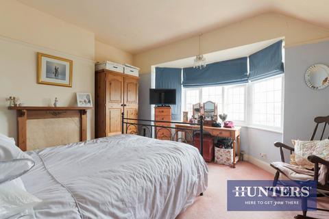 33 Tudor Avenue, Worcester Park, KT4 8TY