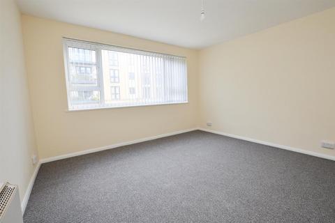 2 bedroom flat to rent, Southfields Road, Eastbourne