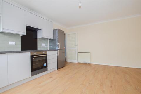 2 bedroom flat to rent, Southfields Road, Eastbourne