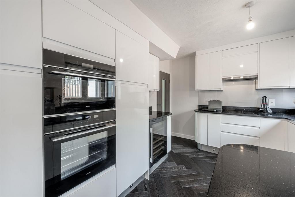 Lawnswood Road, Wordsley, DY8 5LW 3 bed detached house for sale £499,950