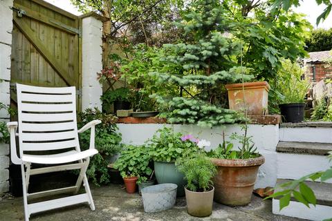 2 bedroom cottage for sale, North Street, Calne